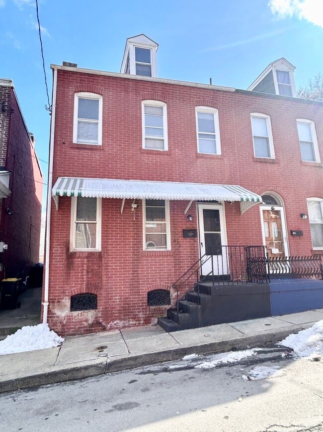 property at 632 Poplar St