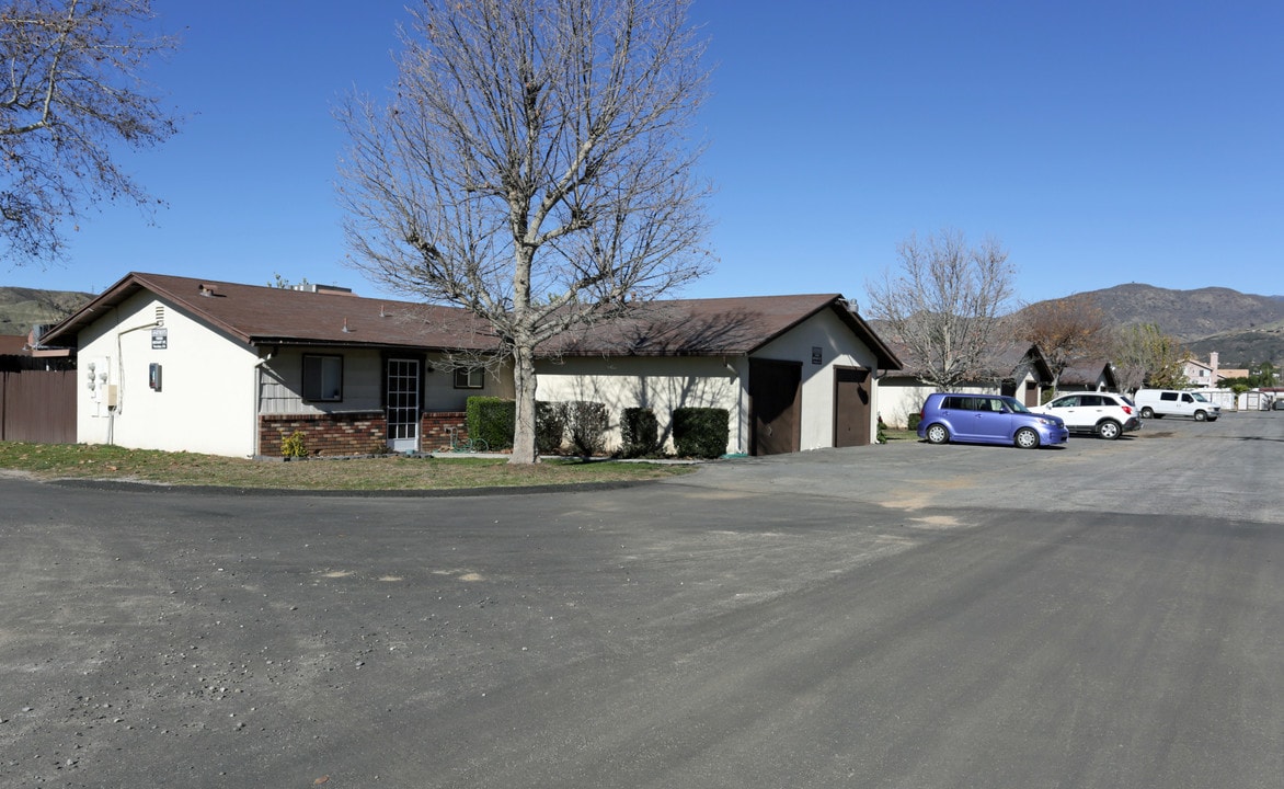 10800 Bryant St in Yucaipa, CA - Building Photo