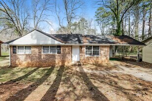 1009 Forest Valley Dr SE in Atlanta, GA - Building Photo