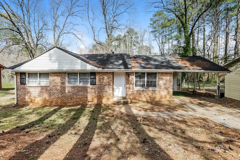 1009 Forest Valley Dr SE in Atlanta, GA - Building Photo