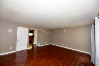 5710 English Rose Dr in Galloway, OH - Building Photo - Building Photo