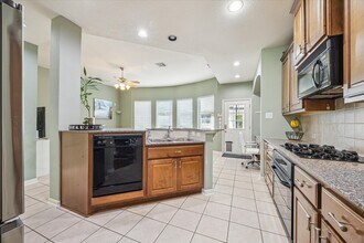 2403 Clippers Square in Houston, TX - Building Photo - Building Photo