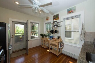 102 Franklin St, Unit 2 in Brookline, MA - Foto de edificio - Building Photo