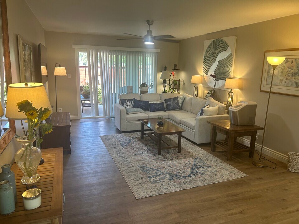 208 N La Plaza, Unit 208 N La Plaza in Anaheim, CA - Building Photo