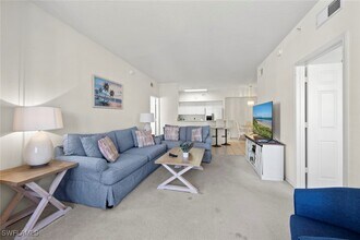 15630 Ocean Walk Circle in Ft. Myers, FL - Foto de edificio - Building Photo