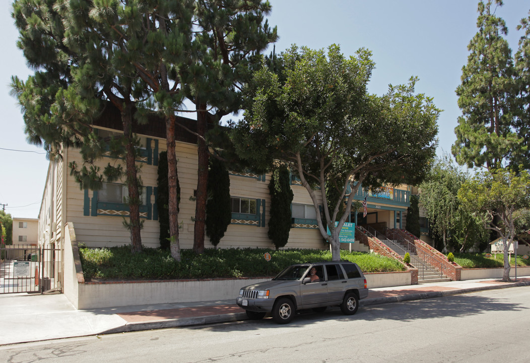 The Chalet in Torrance, CA - Foto de edificio