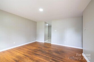 4438 Gainsborough Rd in Charlotte, NC - Building Photo - Building Photo