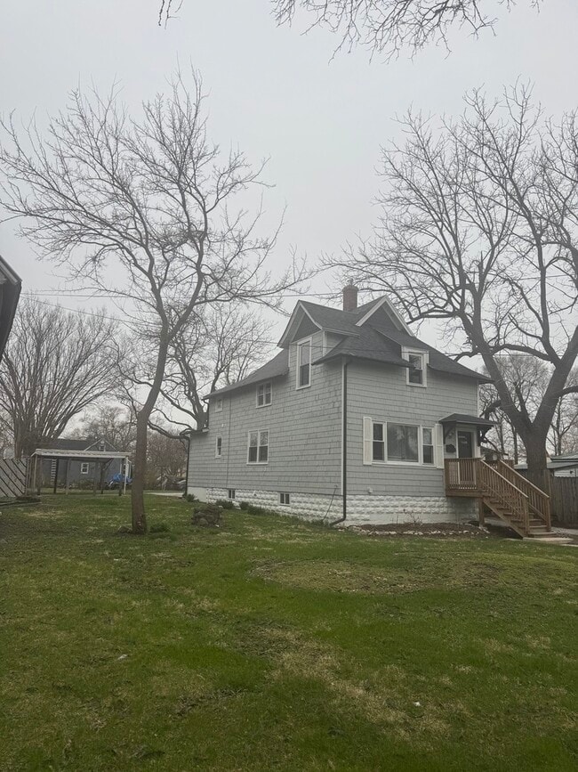 property at 2502 Ash St