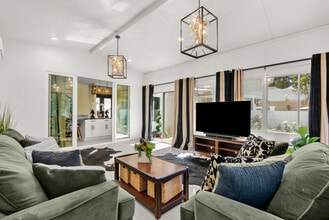 17812 Parthenia St in Los Angeles, CA - Building Photo - Building Photo