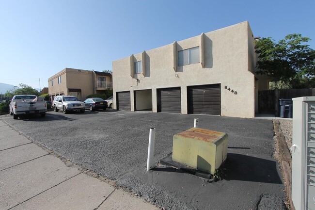 8448 Spain Rd NE in Albuquerque, NM - Building Photo - Building Photo