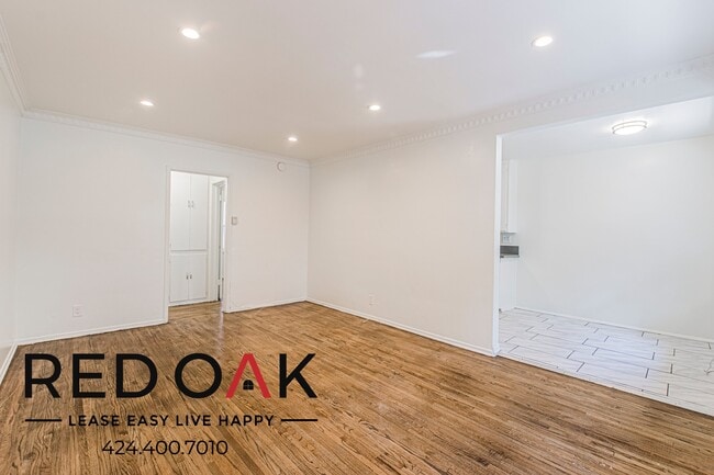 5832 Carlton Way, Unit 04