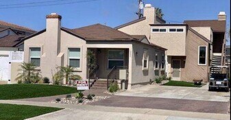 1352-1354 Hornblend St in San Diego, CA - Building Photo