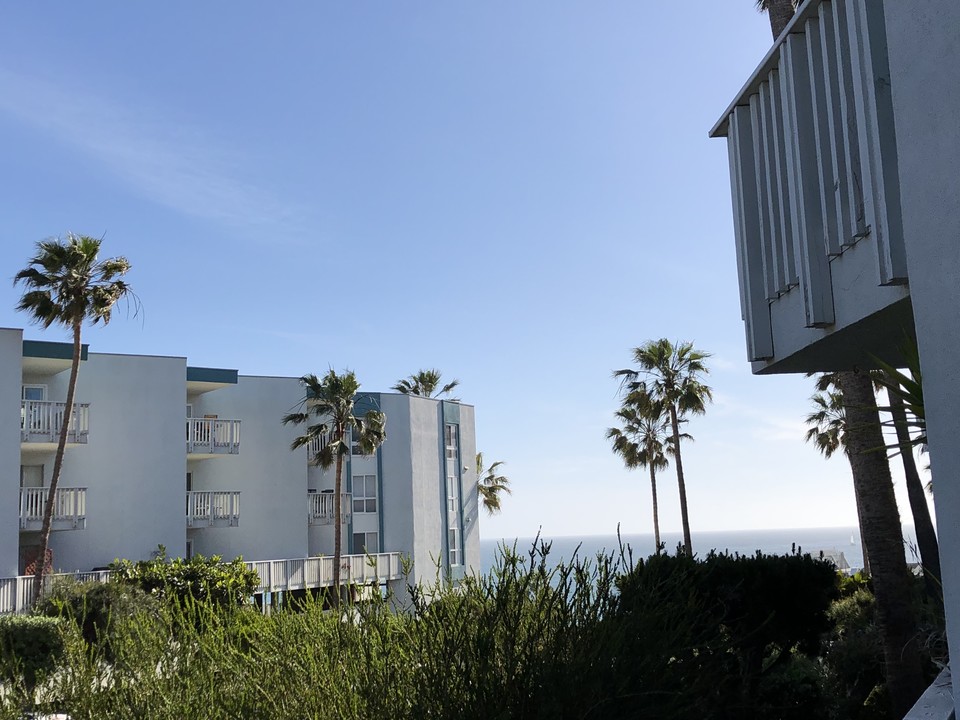 630 The Village               in Redondo Beach, CA - Foto de edificio