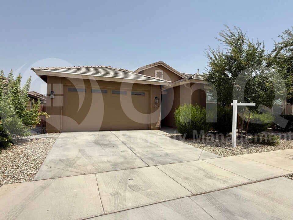 16396 W Questa Dr in Surprise, AZ - Building Photo