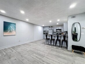 21027 Voyager Blvd, Unit 3 in Land O Lakes, FL - Foto de edificio - Building Photo