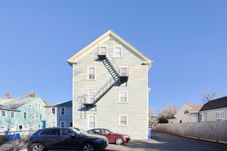 327 High St in Bristol, RI - Building Photo - Building Photo