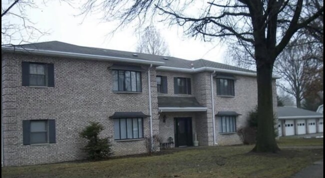 2507 Rebecca Ct W, Unit 1 in Quincy, IL - Building Photo - Building Photo