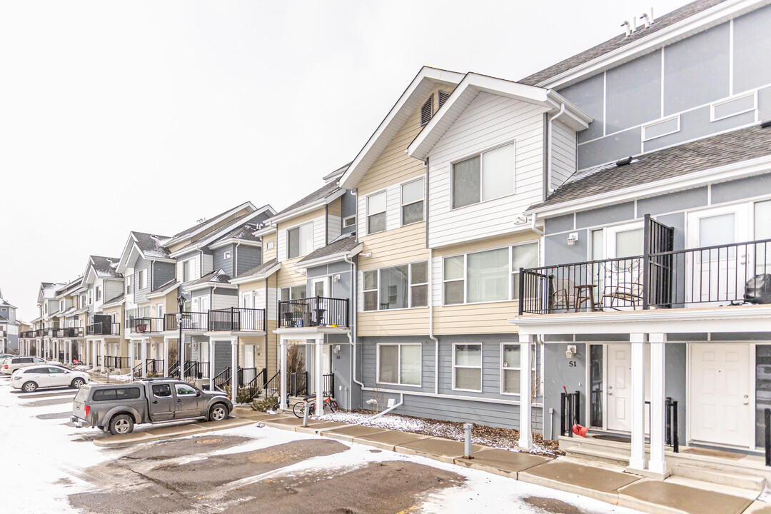 Neufeld Landing in Edmonton, AB - Building Photo