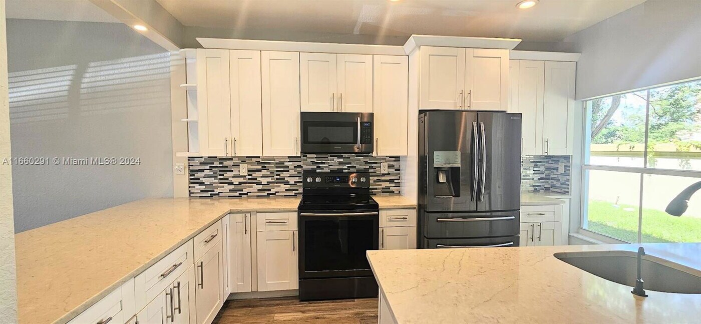 3311 Merrick Ln in Margate, FL - Building Photo