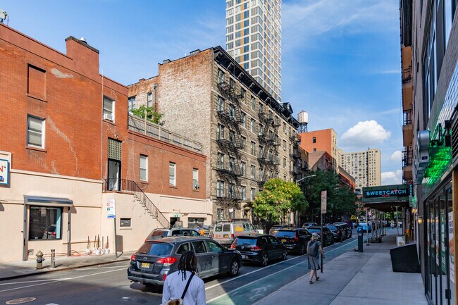 137 E 26th St in New York, NY - Foto de edificio - Building Photo