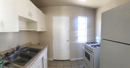 1400 St Johns Dr in El Paso, TX - Building Photo - Building Photo