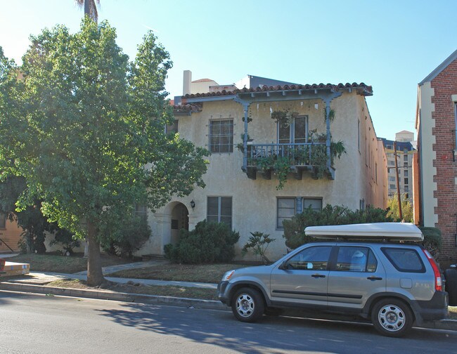 345 S Cochran Ave in Los Angeles, CA - Foto de edificio - Building Photo