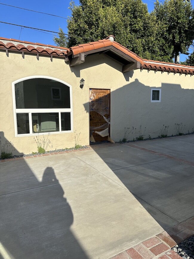 property at 452 N Crescent Heights Blvd