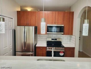 7512 Bristol Cir in Naples, FL - Building Photo - Building Photo