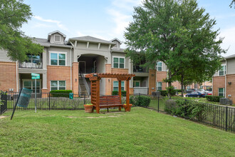 Silverleaf Apartments in Fort Worth, TX - Building Photo - Building Photo