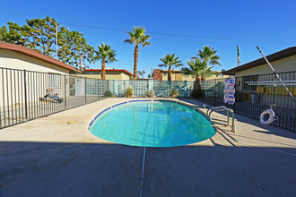 Van Patten Apartments in Las Vegas, NV - Foto de edificio - Building Photo