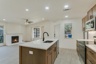 8415 Fathom Cir in Austin, TX - Building Photo - Building Photo