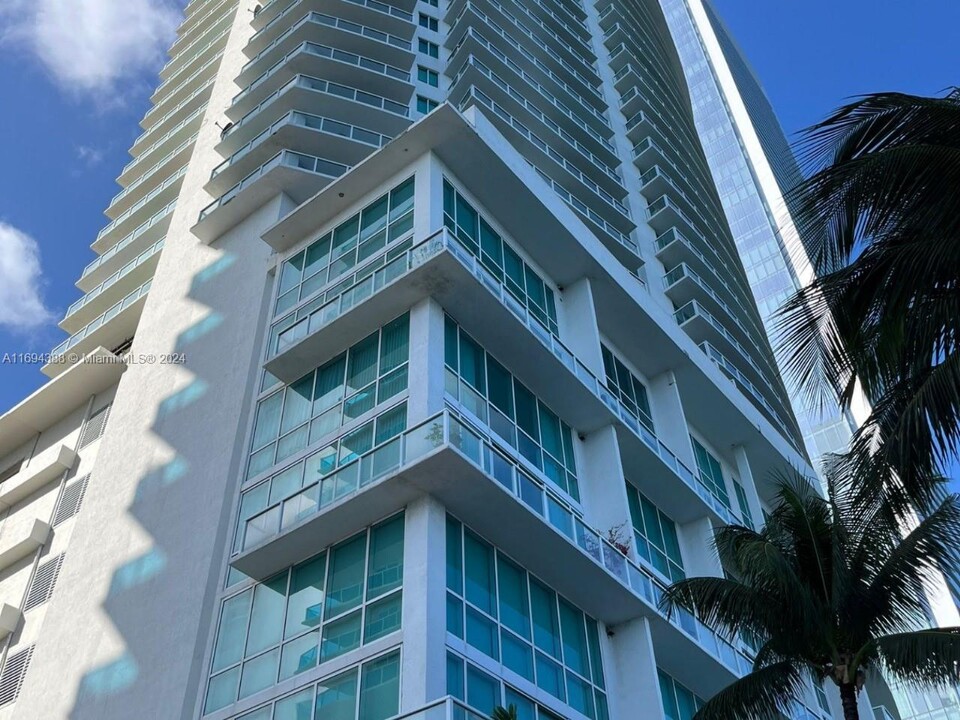 665 NE 25th St, Unit 2305 in Miami, FL - Building Photo