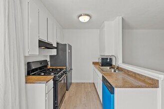 21000 Parthenia St in Los Angeles, CA - Building Photo - Building Photo