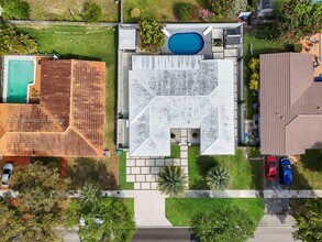 6951 Miami Lakeway S in Miami Lakes, FL - Building Photo - Building Photo