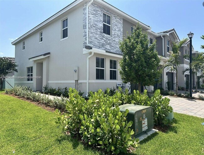 123 SW 171st Ln in Pembroke Pines, FL - Building Photo - Building Photo