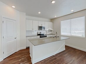 1419 Perelle Ln in Saratoga Springs, UT - Building Photo - Building Photo