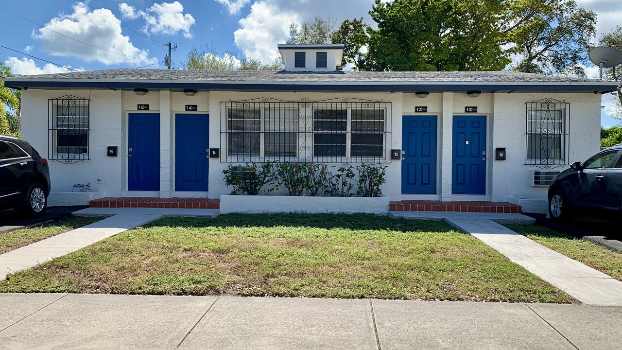 14 NE 56th St in Miami, FL - Foto de edificio