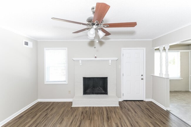 6076 Elk Grove Rd in Memphis, TN - Building Photo - Building Photo