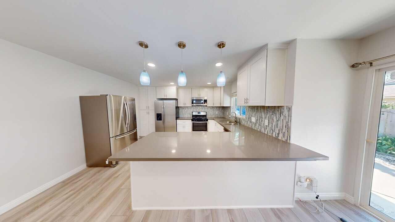 5165 Remington Rd in San Diego, CA - Building Photo