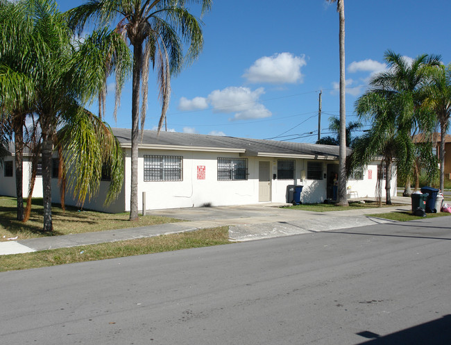 506 NW 7th Ave in Homestead, FL - Foto de edificio - Building Photo