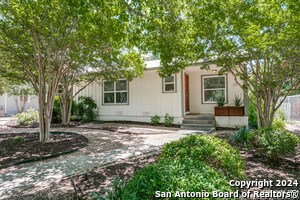126 Irvington Dr in San Antonio, TX - Building Photo