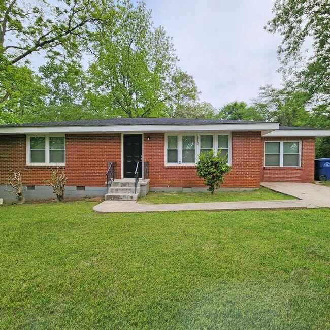 1112 Valley View Rd SE in Atlanta, GA - Building Photo - Building Photo