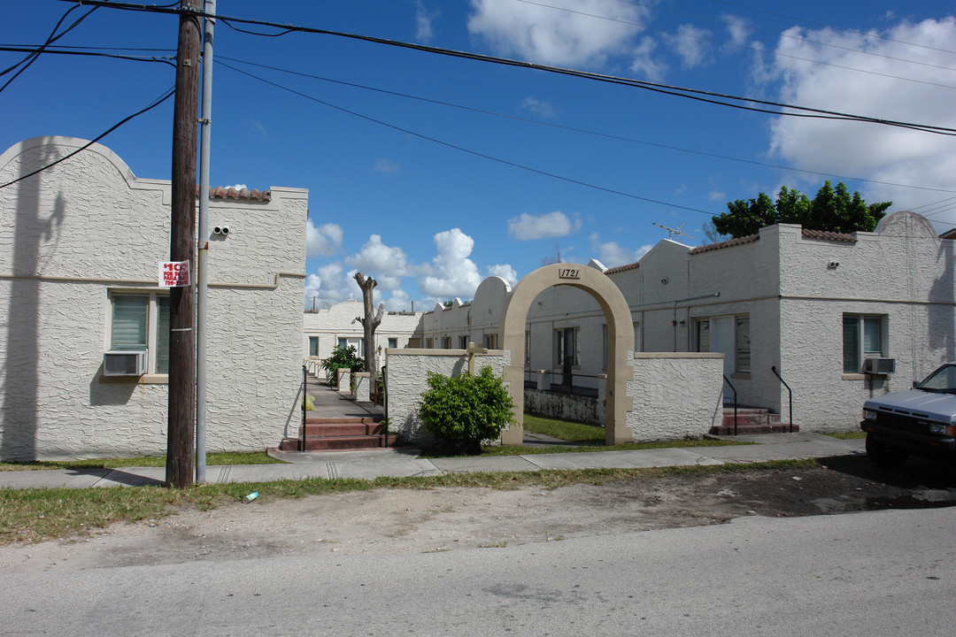 1721 SW 19th St in Miami, FL - Building Photo