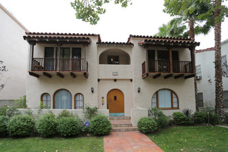 128 S OAKHURST Dr in Beverly Hills, CA - Building Photo - Building Photo