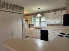 94 Bartlett St in Sylva, NC - Building Photo - Building Photo