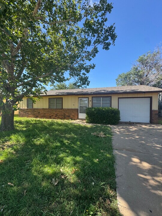 5411 24th St in Lubbock, TX - Building Photo