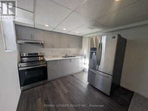 573 Sheppard Ave in Pickering, ON - Building Photo - Building Photo