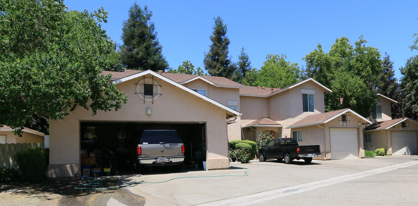 Silver Springs I in Fresno, CA - Building Photo