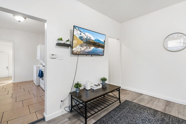 566 E 800 S in Salt Lake City, UT - Building Photo - Building Photo