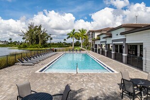 Vista Lago Apartments in Miami Gardens, FL - Building Photo